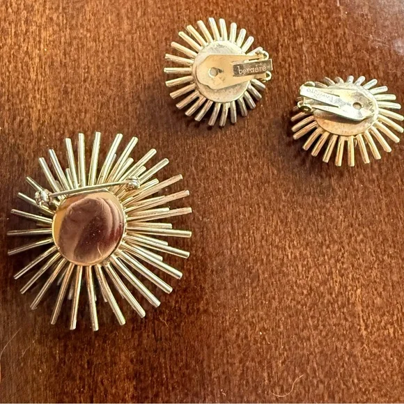 Vintage Gold Starburst Brooch and Clip on Earring Set - Picture 2 of 4